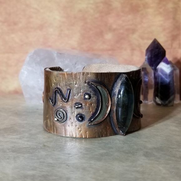CHAOTIC GODDESS COPPER CUFF - Picture 2 of 3